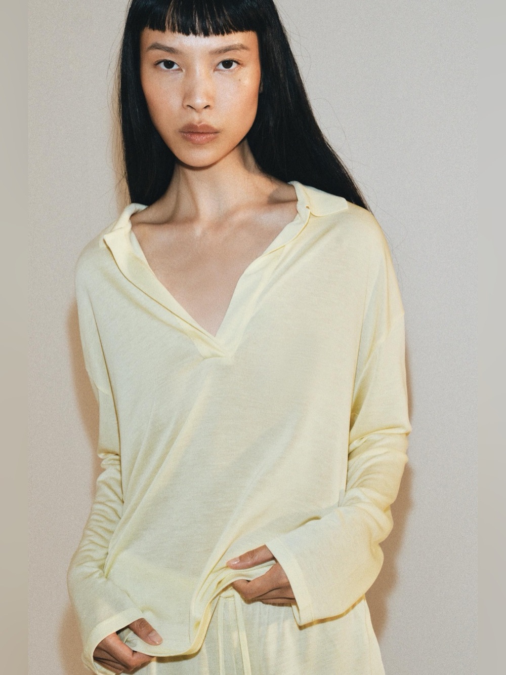 Zara Pale Yellow Long Sleeve V-Neck Polo Shirt | Size Large
